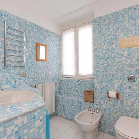Xenia - Lovely In Corso Genova 10 Min From Duomo *
